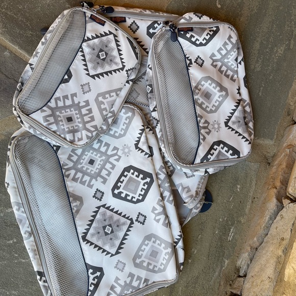 New! Globite’s 4 Piece Set of Packing Cubes Geo Pattern - Picture 6 of 8